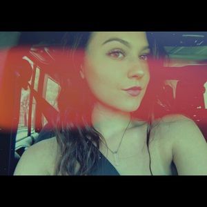 Meet your Posher, Caitlin